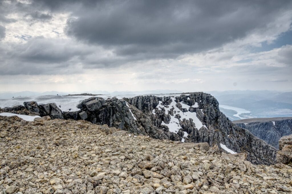 bennevis gipfel schneefelder